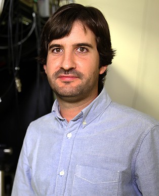 Premios_Fisica_2016_Alejandro_Manjavacas_314x387