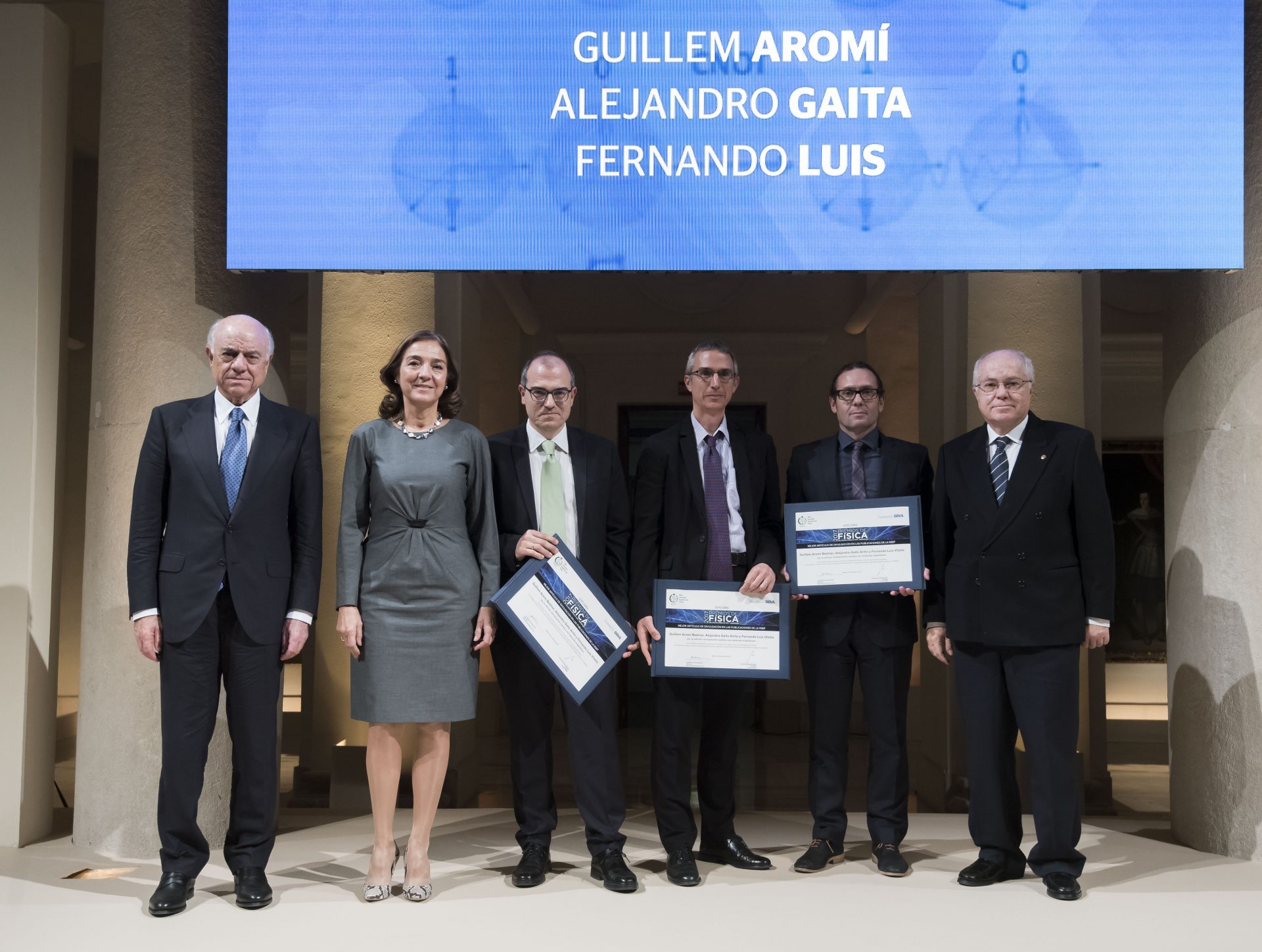 PREMIOS DE FISICA 28