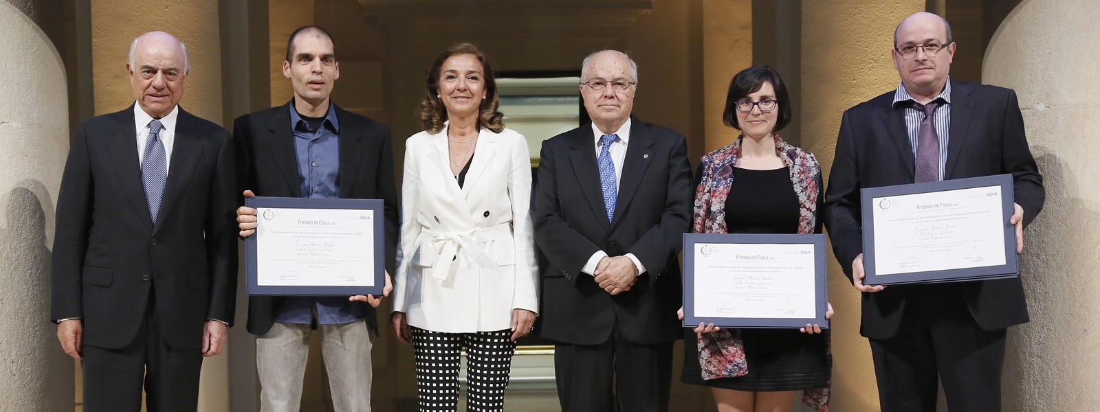 Premios_Fisica_2015_Alvarez_Gracia-Lazaro_Moreno_314x387