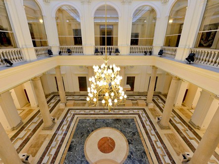 Patio de columnas del Palacio de Marqués de Salamanca, sede de la Fundación BBVA en Madrid.