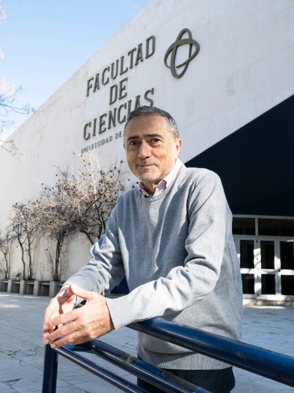 Antonio Ros Mulero. Medalla de la RSME. Facultad de ciencias de la Universidad de Granada.