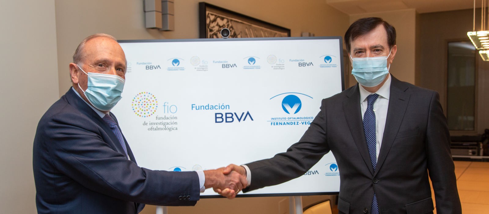 La Fundación BBVA y la Fundación de Investigación Oftalmológica renuevan su acuerdo para contribuir en investigaciones clínicas punteras en córnea y cristalino