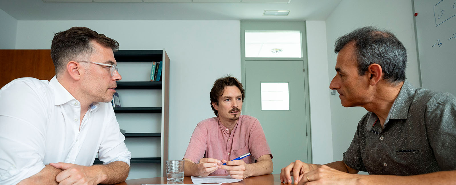 Andre Groeger, Hans Mueller y Joan Serrat, Premio SEIO-Fundación BBVA a la Mejor contribución en Estadística e Investigación Operativa aplicada a la Ciencia de Datos y el Big Data junto con Jonathan Hersh y Andrea Matranga