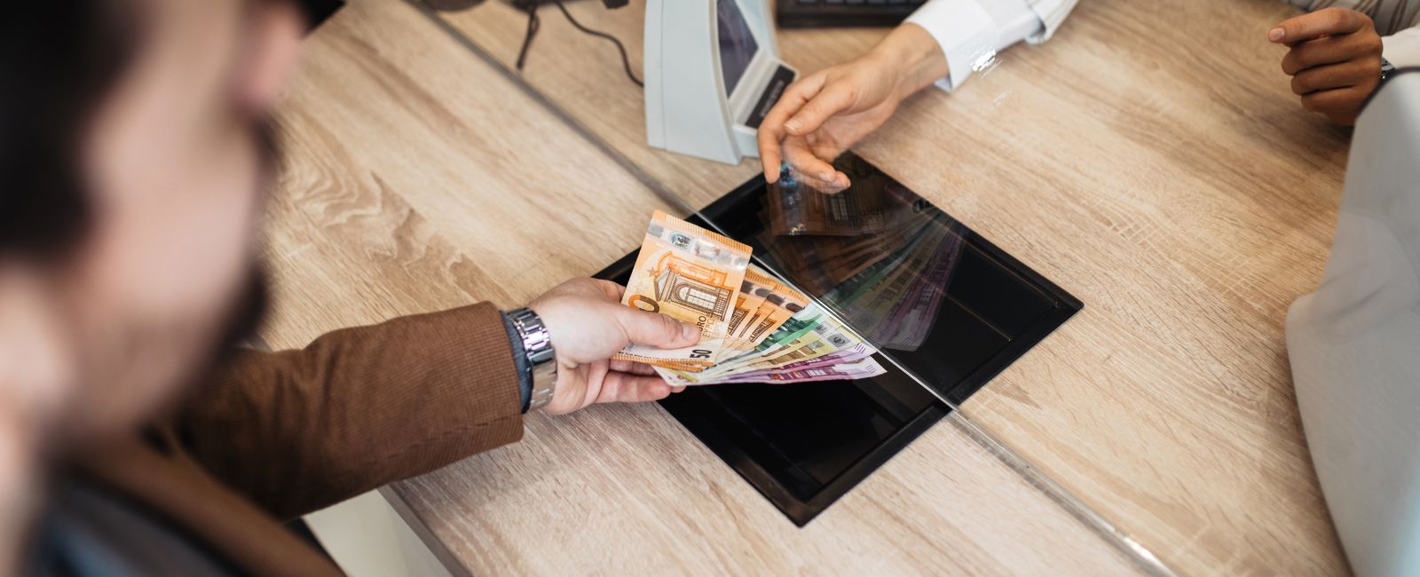 esenciales_ivie_comercio_dinero_billetes_euros_intercambio