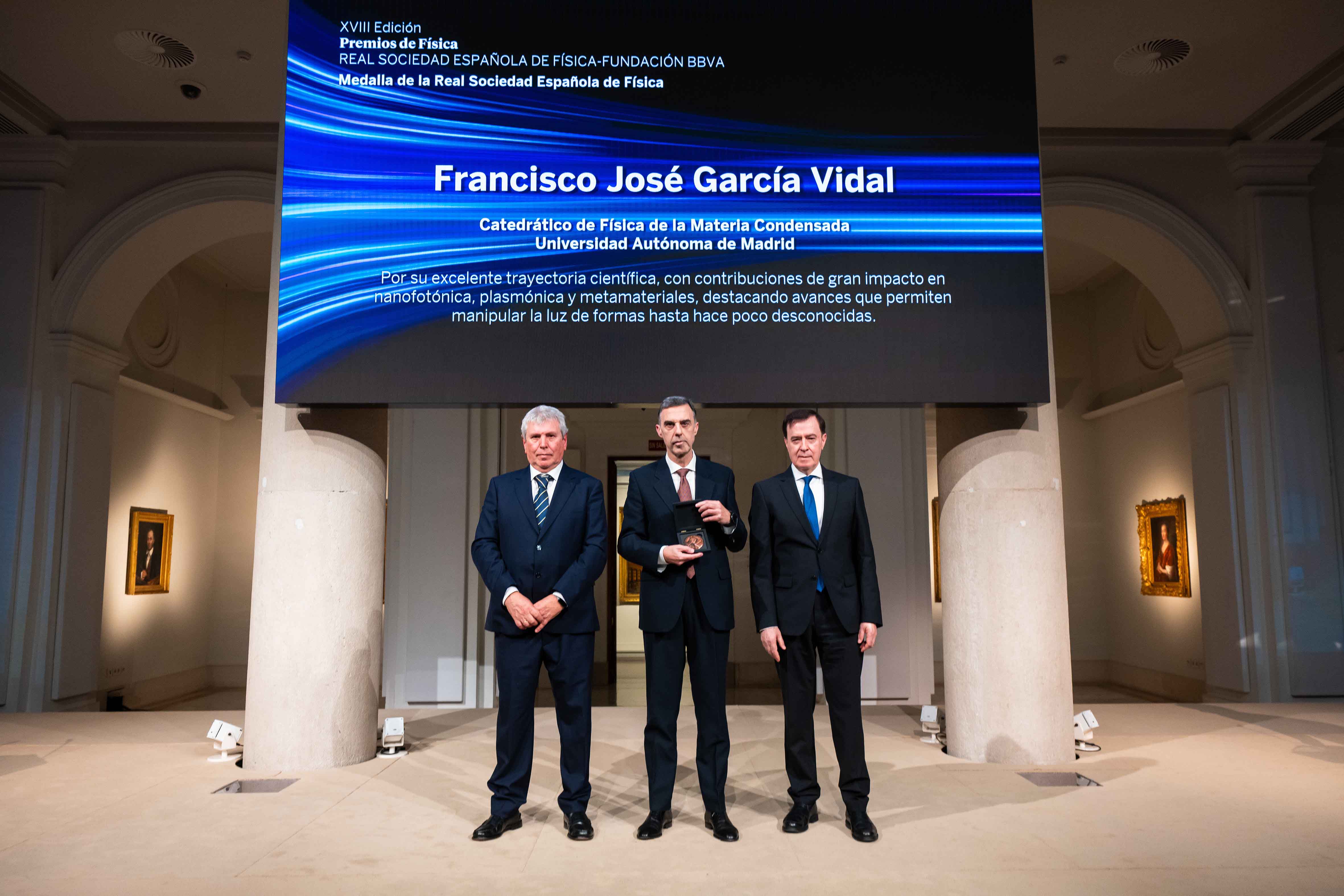 2025-12-04 Ceremonia Premios Fisica 017