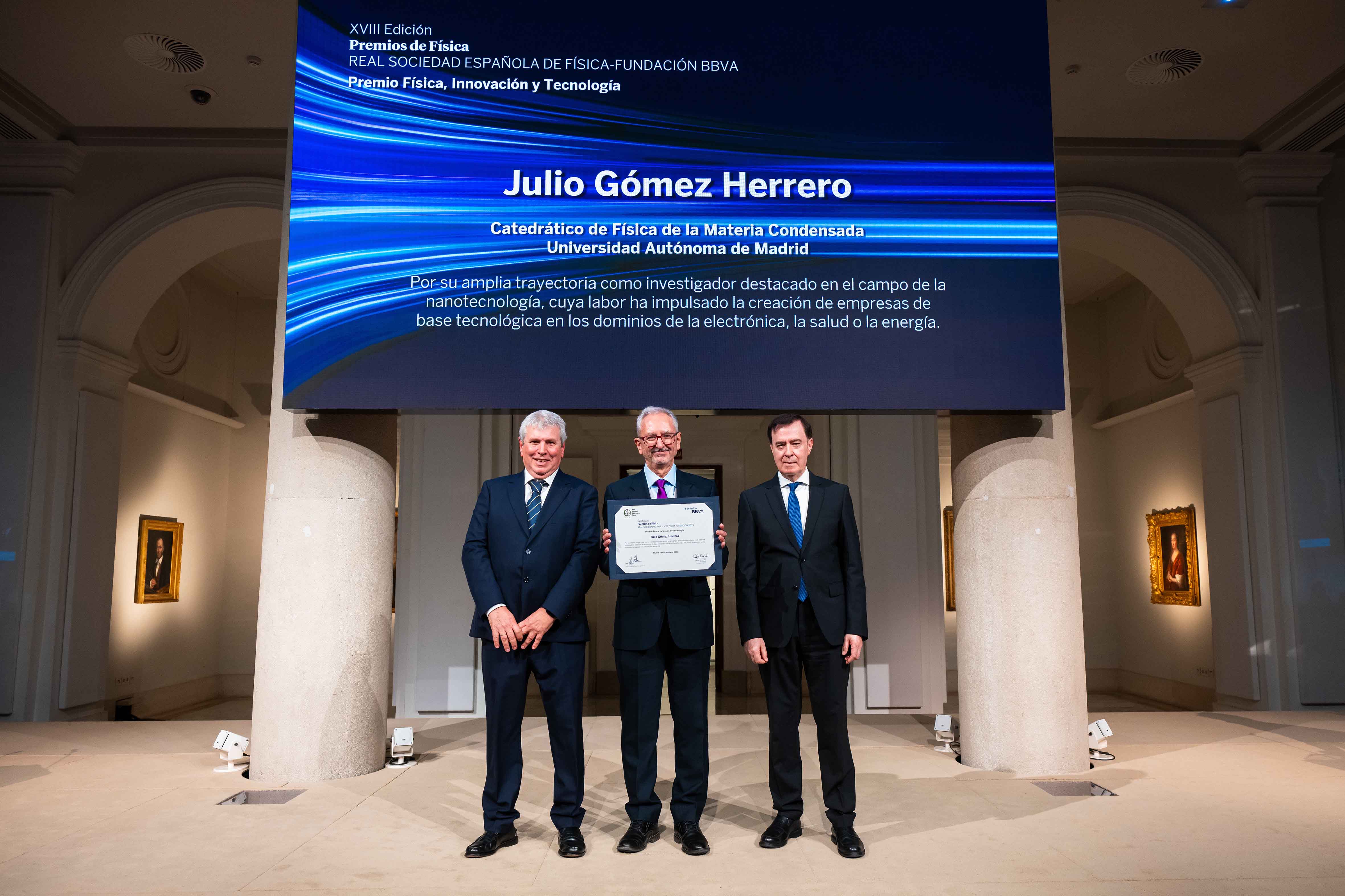 2025-12-04 Ceremonia Premios Fisica 021