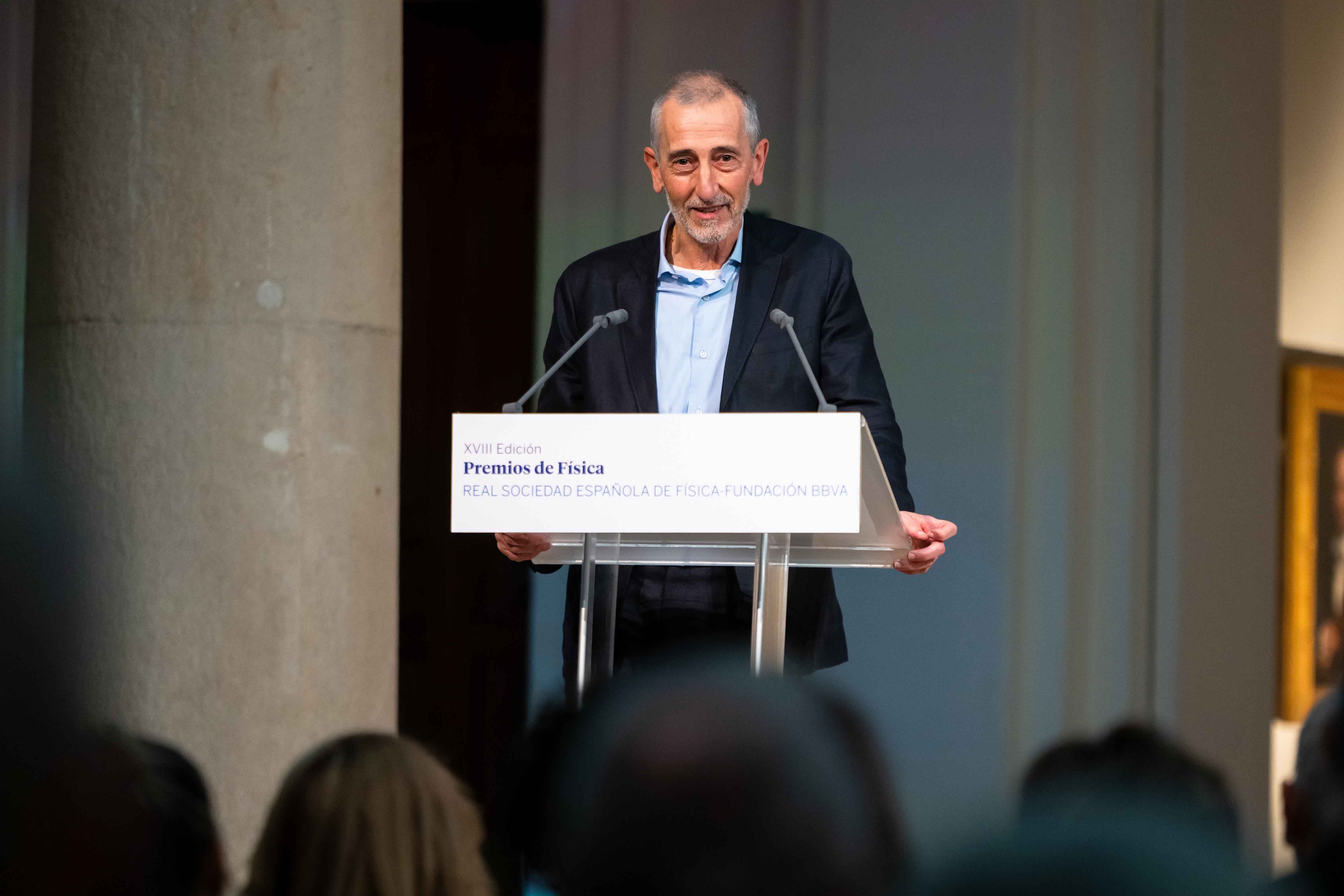 2025-12-04 Ceremonia Premios Fisica 050