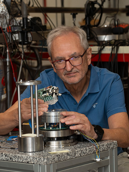 Julio Gómez Herrero, Premio de Física 2025